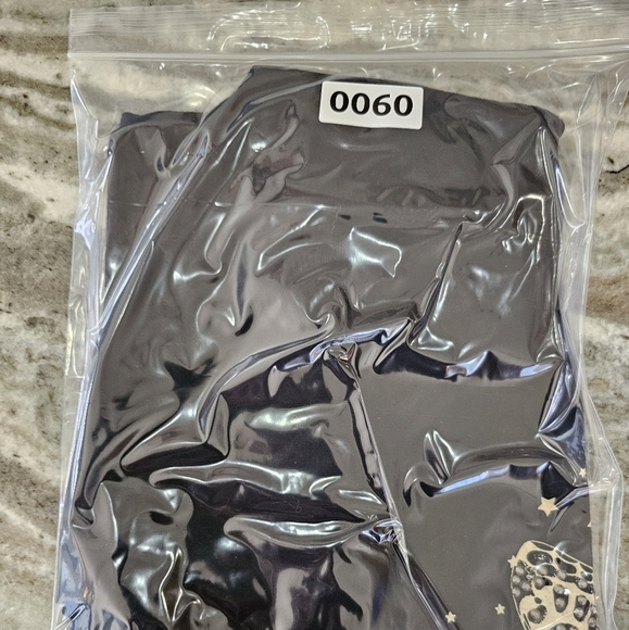 Organic Generation Black Graphic Crop Top with dangly jewels size 1x Fits Large - Picture 9 of 12